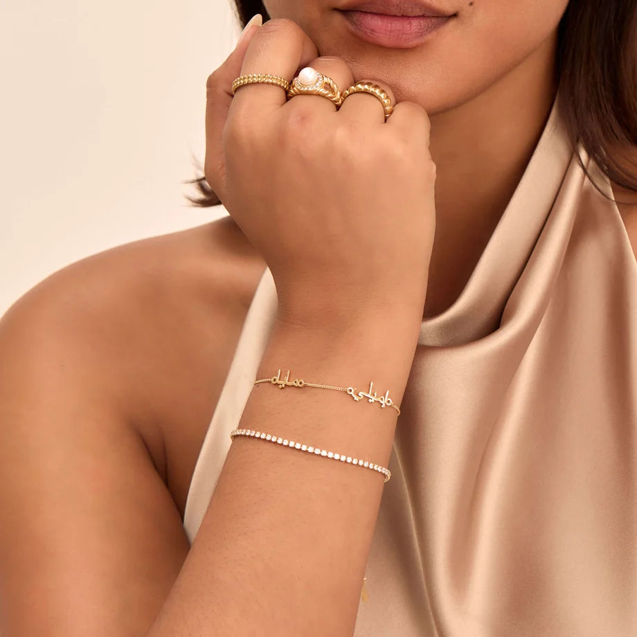 Bracelet deux prénoms arabes ORAYA porté au poignet